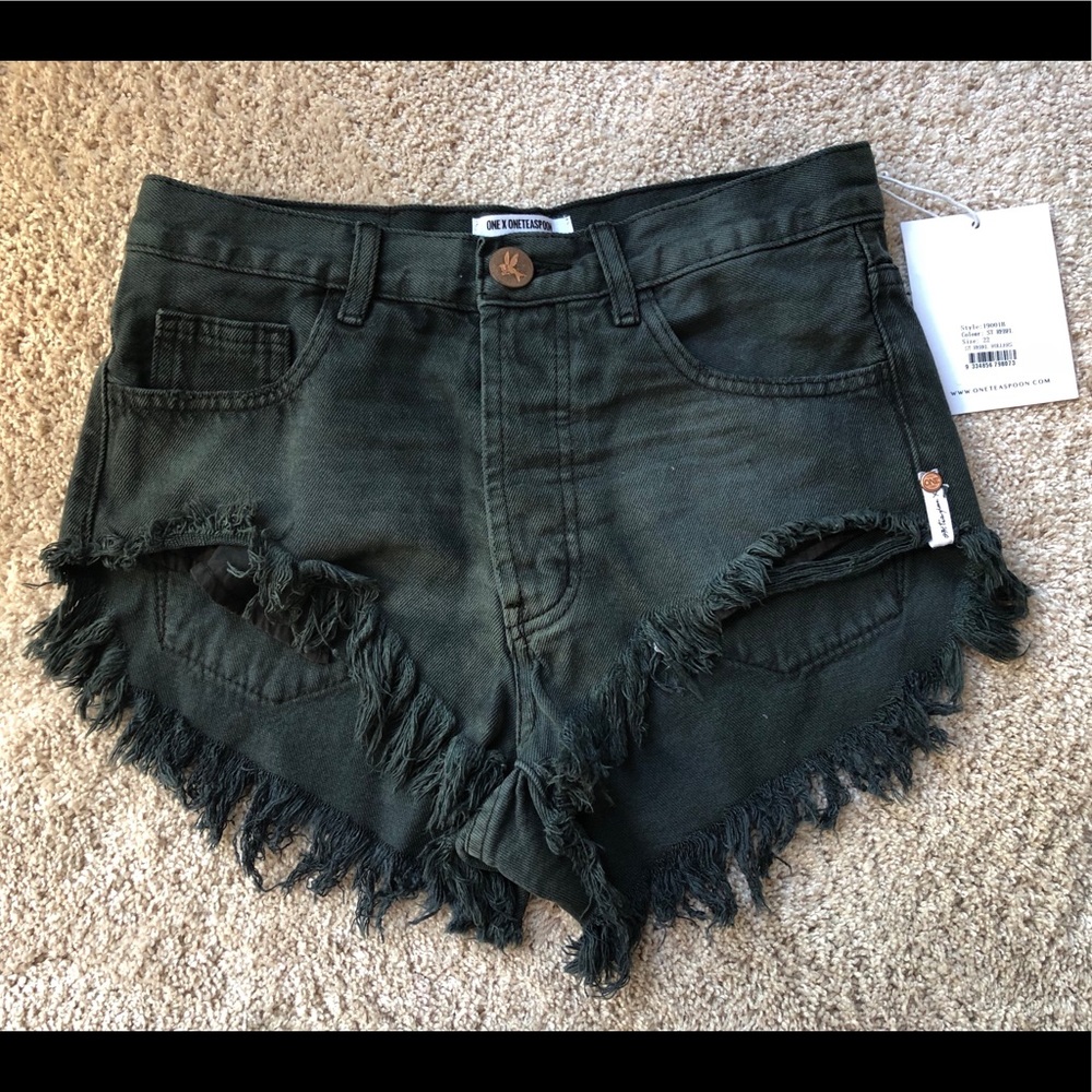 BNWT ONE TEASPOON ST REBEL ROLLERS SIZE 22